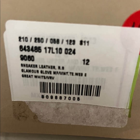 Gucci White Sneakers with Red and Green Accents - Picture 13 of 13